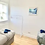 Urba Luxury 3 Bed Stays Sheffield Central